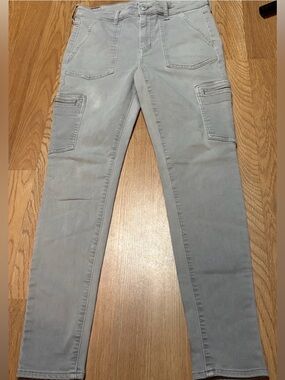 🩶 ✨ American Eagle Light Gray Cargo Jeans | Size 8 | NEXT LEVEL STRETCH ✨🩶